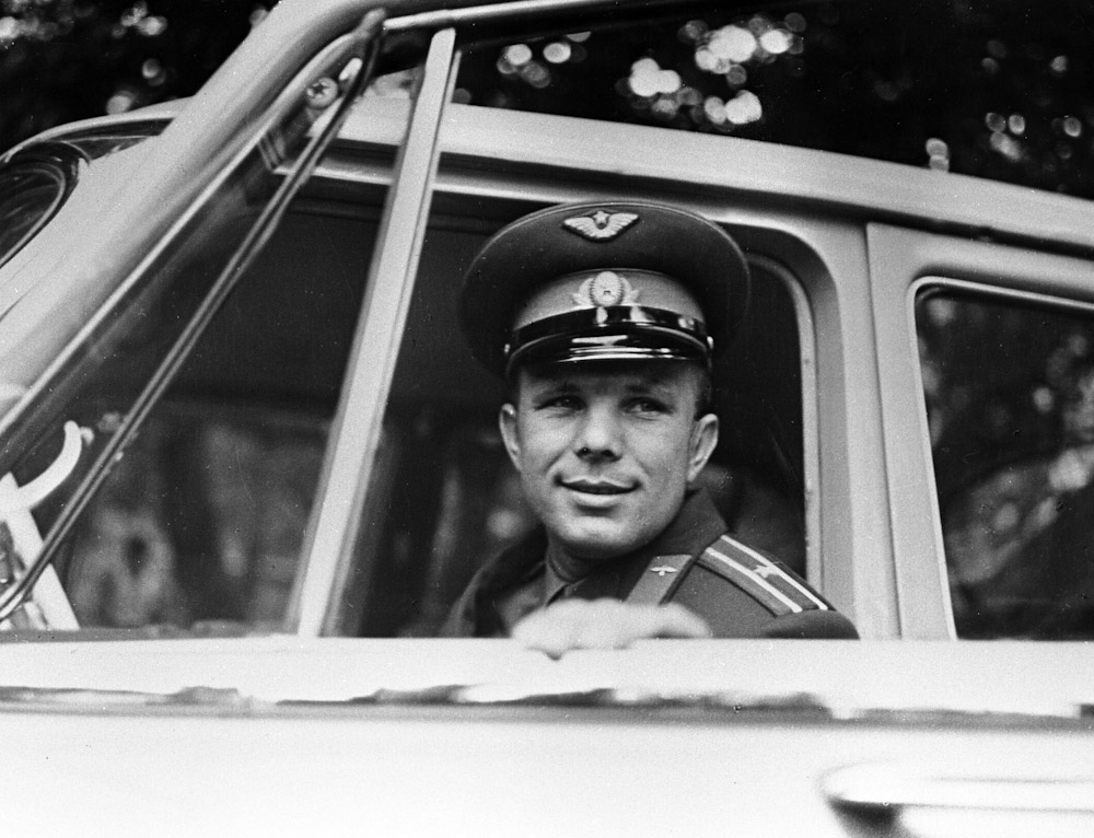 Первый в мире космонавт, Герой Советского Союза Юрий Гагарин. 28 апреля 1961 года