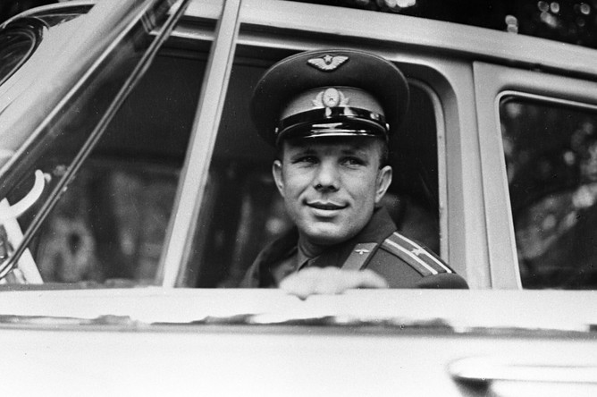 Первый в мире космонавт, Герой Советского Союза Юрий Гагарин. 28 апреля 1961 года