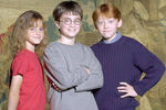 Актриса Эмма Уотсон, Дэниел Рэдклифф и актер Руперт Гринт на съемках фильма «Гарри Поттер и философский камень», 2001 год