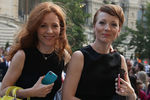 Ксения и Полина Кутеповы перед началом показа осенне-зимней коллекции 2013/2014 модного дома Dior на Красной площади, 2013 год
