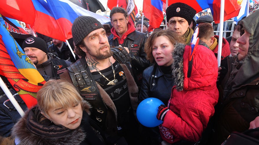 Участники митинга в честь двухлетней годовщины присоединения Крыма к России, март 2016 года