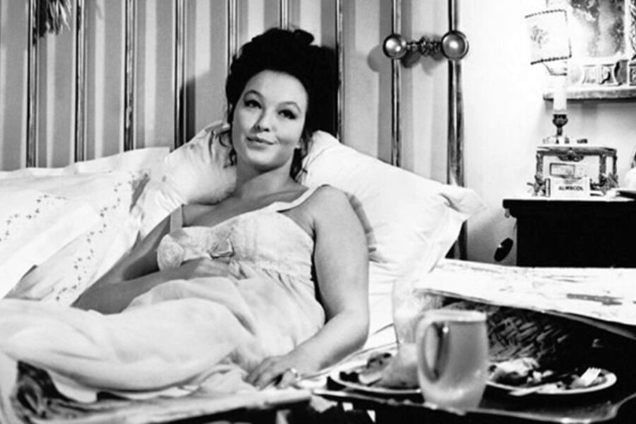Марина Влади в кадре из фильма «Пчелиная матка» (1963)
