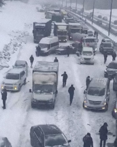 Последствия ДТП с&nbsp;участием 60 машин на&nbsp;Симферопольском шоссе в&nbsp;Подмосковье, 26 января 2019 года