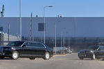 Лимузин президента России Владимира Путина Aurus выезжает с завода по производству легковых автомобилей «Мерседес-Бенц» концерна Daimler, который открылся в Подмосковье, 3 апреля 2019 года