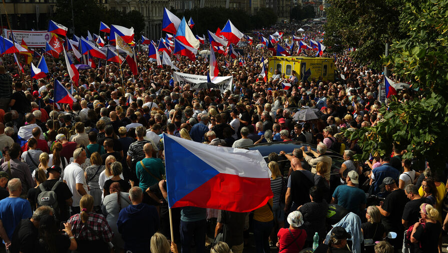 В центре Праги проходит антиправительственный митинг из-за мер борьбы с ростом цен на газ