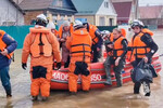 Эвакуация местных жителей из зоны подтопления в Оренбургской области, 6 апреля 2024 года