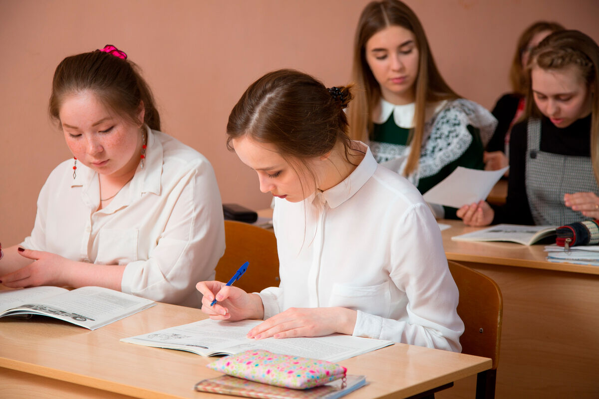 В Херсонской и Запорожской областях продлят период без обязательного ЕГЭ -  Газета.Ru | Новости