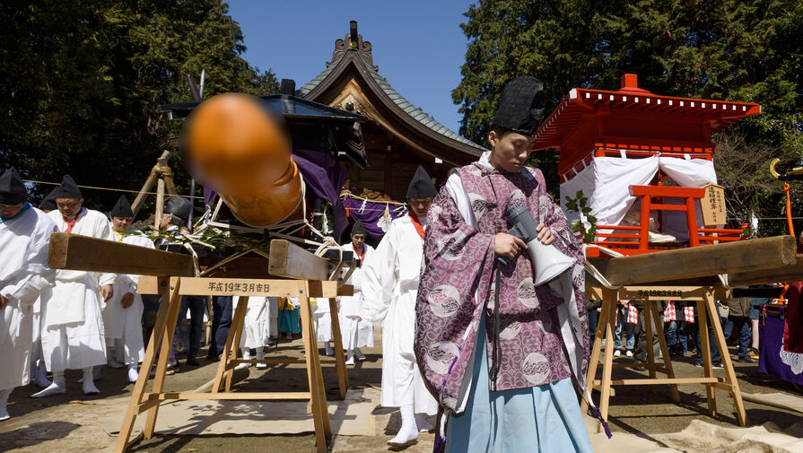 Япония повышает табачный налог ради военных расходов
