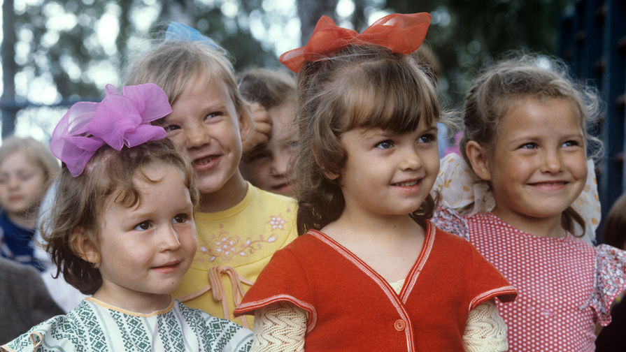 Воспитанницы детского сада «Солнышко» совхоза «Россия», 1986 год