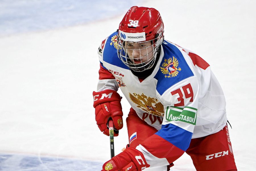 Хоккеист Матвей Мичков в составе сборной России