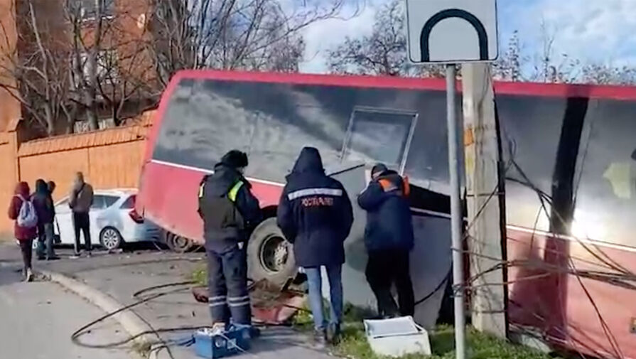 Саратовские власти назвали отказ тормозов вероятной причиной ДТП с автобусом в Саратове