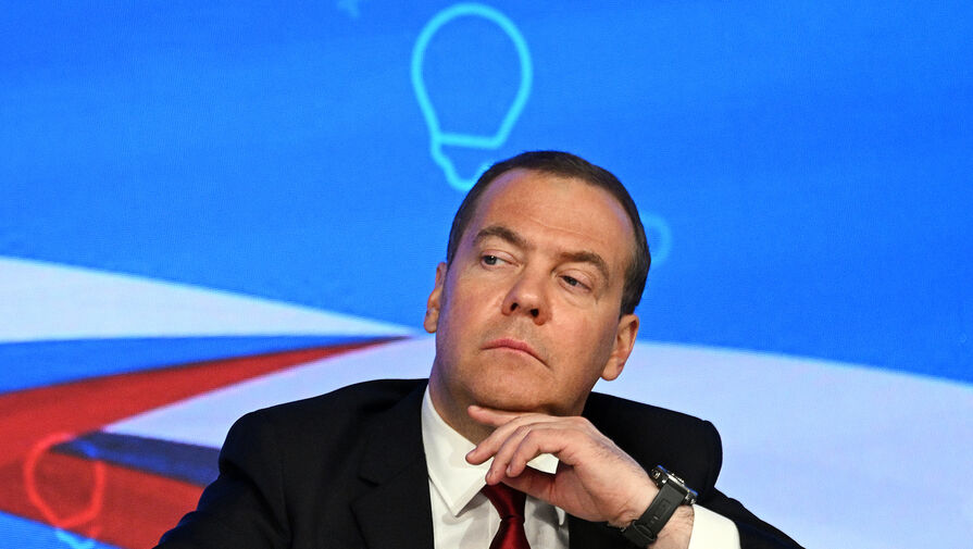Медведев заявил, что ВС РФ регулярно получают ракеты разных типов