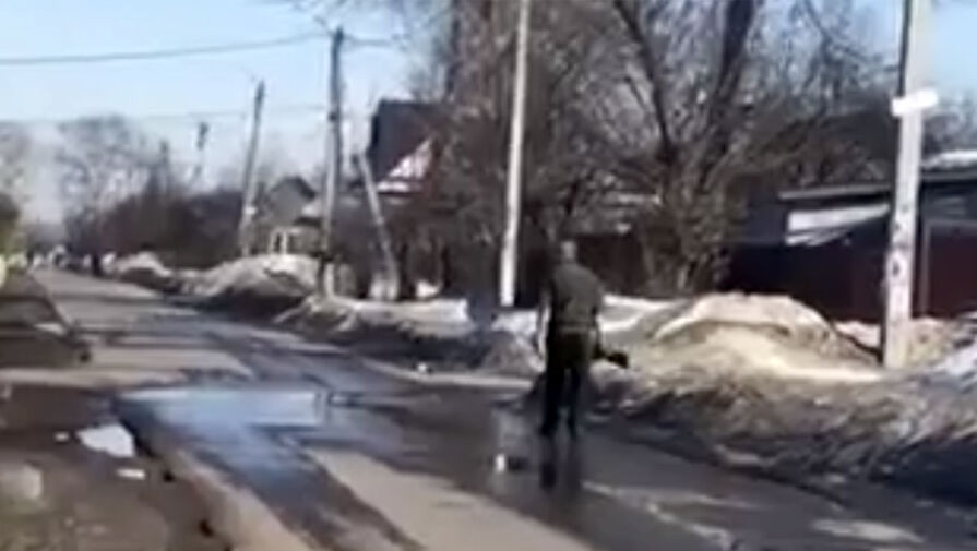 Неизвестный открыл стрельбу на улице в Нижегородской области 