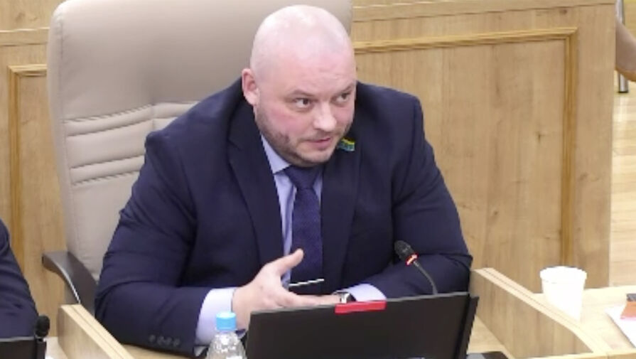 Детей в России хотят научить строить блиндажи и стрелять из автомата