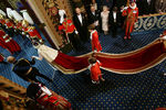 Елизавета II перед выступлением с тронной речью во время церемонии официального открытия новой сессии парламента Великобритании, 2014 год