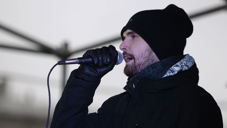 Музыкант Noize MC (Иван Алексеев) выступает на митинге «За честные выборы» на Болотной площади