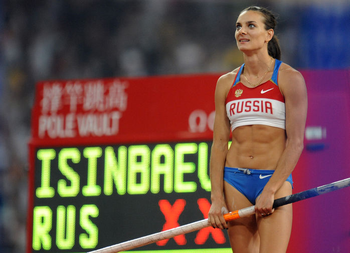Российская спортсменка Елена Исинбаева, завоевавшая золотую медаль в прыжках с шестом, на Олимпийских играх в Пекине, 2008 год