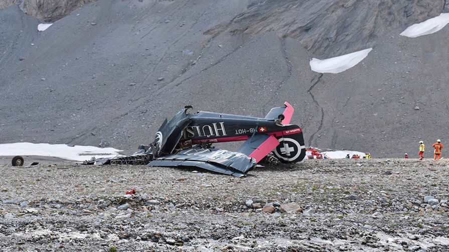 Разбившийся самолет в Швейцарских альпах
