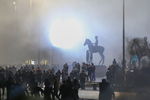 Протестующие на площади Республики в Алма-Ате, 4 января 2022 года