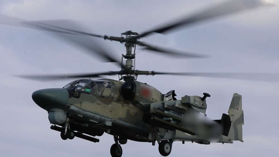 Минобороны показало видео с ночным рейдом вертолетов Ка-52 на опорный пункт ВСУ