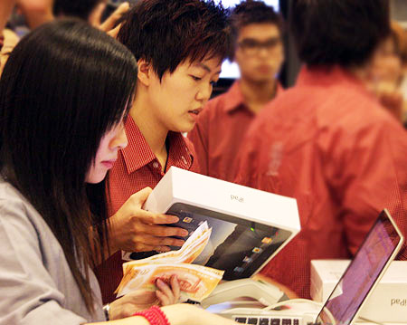 Китайский холдинг потребовал остановить продажи iPad в Китае