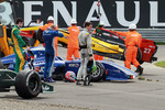 Перед самым финишем московской гонки «Формулы «Рено» 3.5» произошел массовый сход болидов с дистанции