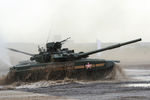 Танк Т-90 с новой эмблемой Российской армии