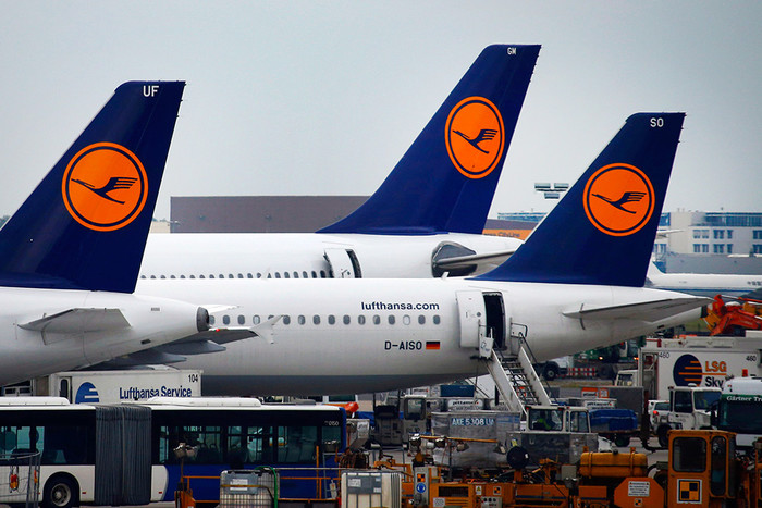 Самолеты Lufthansa на стоянке