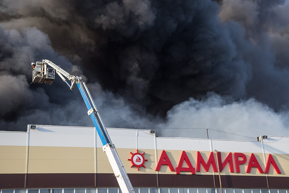 Тушение пожара в торговом центре «Адмирал»
