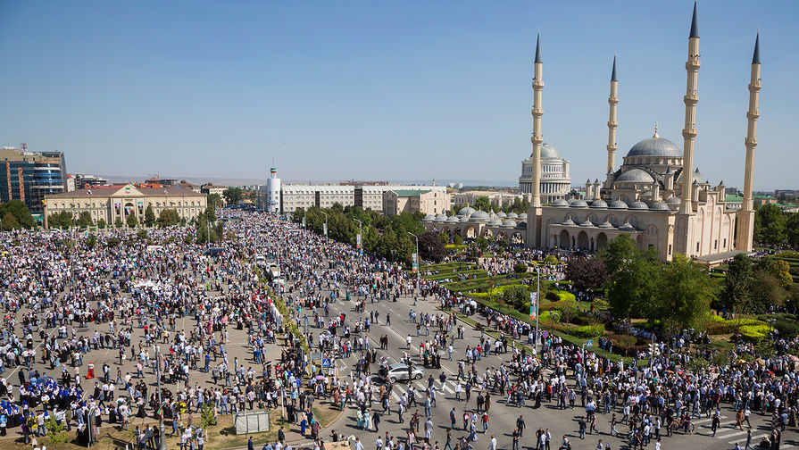 Во время массового митинга на&nbsp;площади Ахмата Кадырова в&nbsp;Грозном в&nbsp;поддержку мусульман Мьянмы