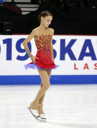 Россиянка Анна Щербакова во время исполнения произвольной программы на Skate America