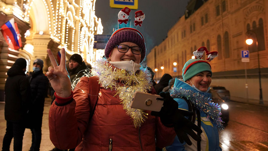 Горожане в&nbsp;центре Москвы в&nbsp;новогоднюю ночь