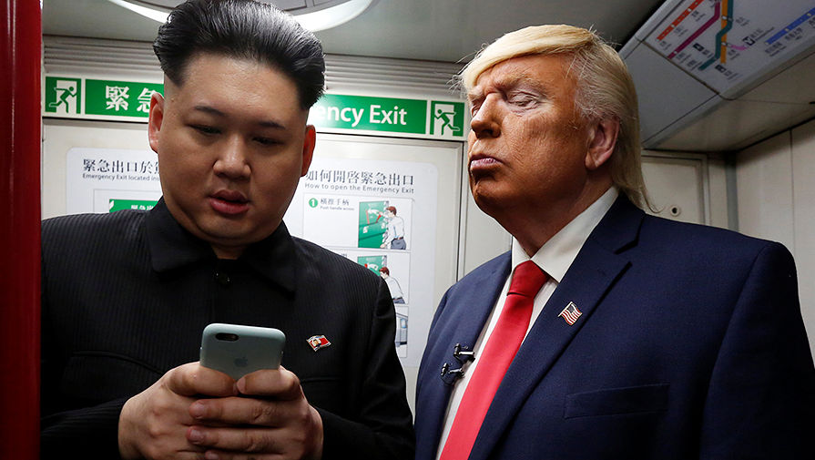 Двойники северокорейского лидера Ким Чен Ына и президента США Дональда Трампа