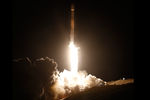 Запуск ракеты-носителя Falcon 9 со спутником PAZ со стартовой площадки авиабазы Ванденберг в Калифорнии, 22 февраля 2018 года