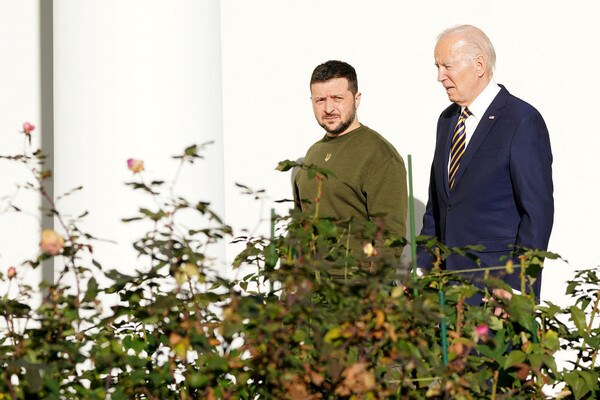 Президент Украины Владимир Зеленский и президент США Джо Байден во время встречи в&nbsp;Вашингтоне, 21&nbsp;декабря 2022&nbsp;года
