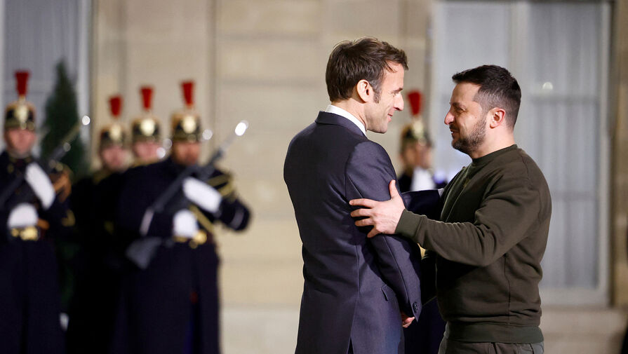 Зеленский посетит Париж