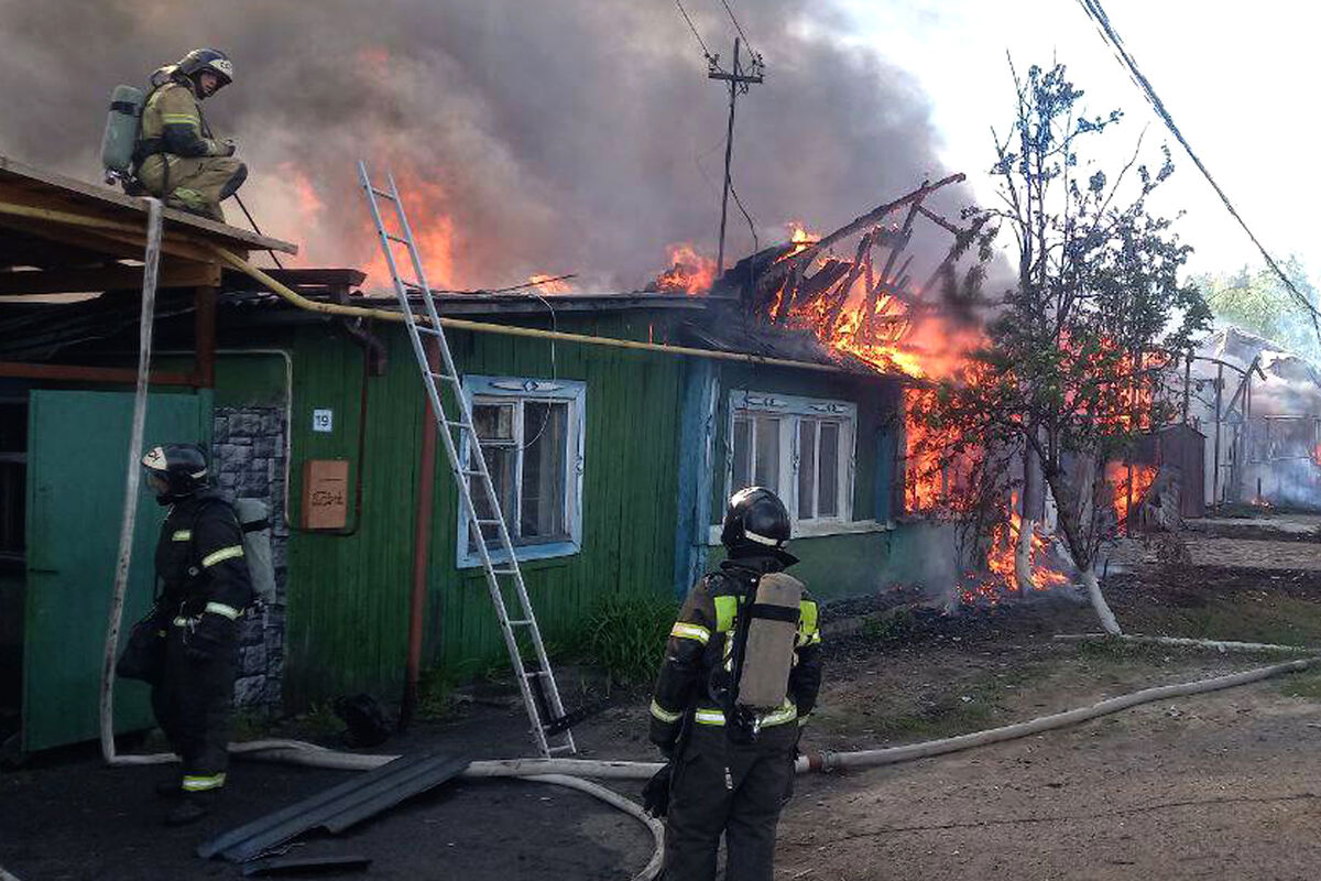 В Тюменской области тушат пожар в деревне - Газета.Ru | Новости