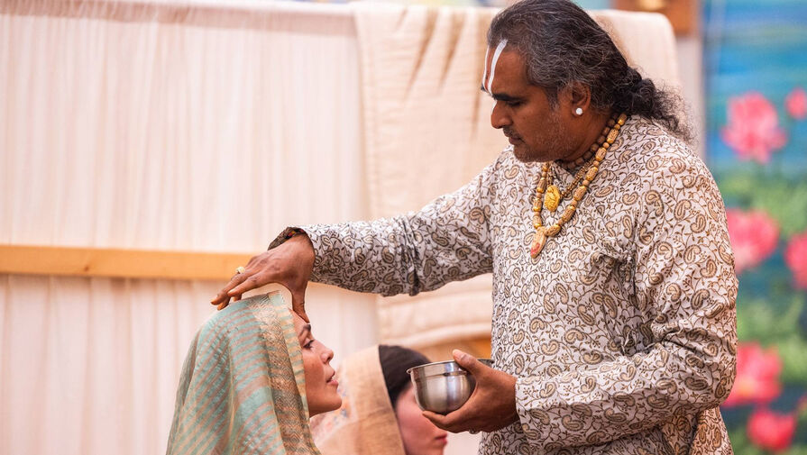 Сати Казанова получила монашеский статус