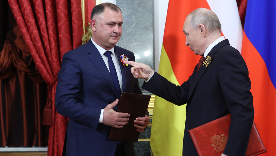 "Мечта — воссоединиться с Россией": президент Южной Осетии ушел с поста, чтобы стать советником Путина