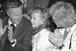 Анатолий Собчак с дочерью Ксенией и женой Людмилой Нарусовой в Эрмитажном театре Санкт-Петербурга, 1993 год