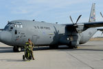 Lockheed Martin C-130J Super Hercules - это четырехмоторный турбовинтовой военно-транспортный самолет