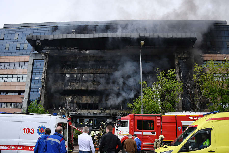 Пожарные тушат возгорание в&nbsp;бизнес-центре &laquo;Гранд Сетунь плаза&raquo; на&nbsp;западе Москвы, 3&nbsp;июня 2022&nbsp;года