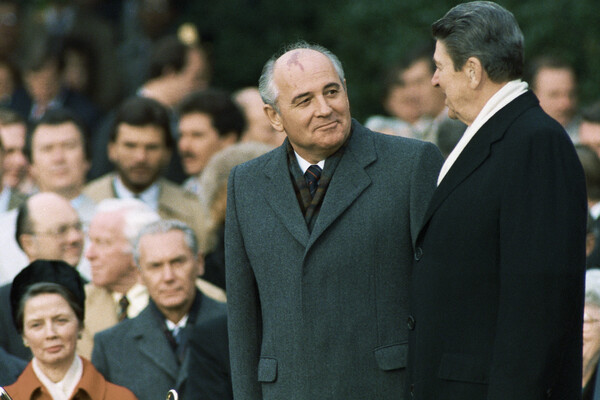 Генеральный секретарь ЦК КПСС Михаил Горбачев и Президент США Рональд Рейган во время официального визита Михаила Горбачева в&nbsp;США, 1987&nbsp;год