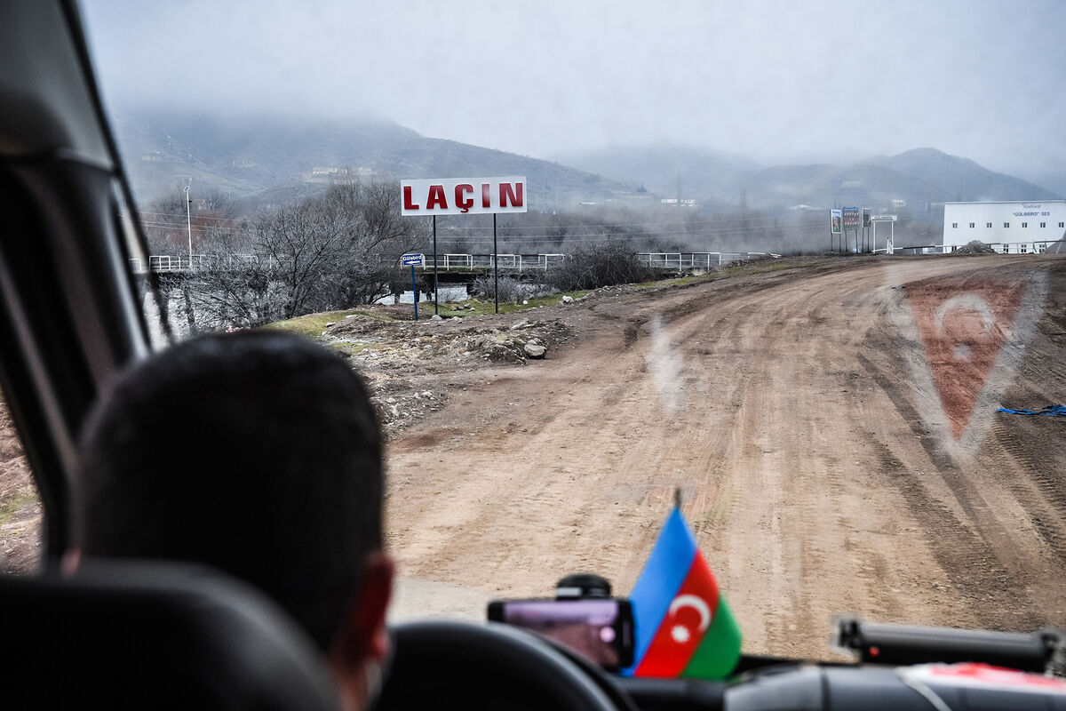 В Азербайджане заявили о готовности организовать использование Агдамской и  Лачинской дорог - Газета.Ru | Новости