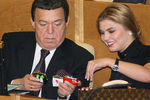 Депутаты Госдумы России Иосиф Кобзон и Алина Кабаева во время пленарного заседания, 2008 год