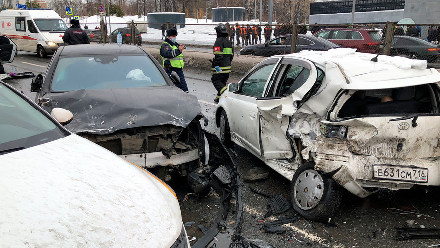 Массовая авария с участием семи автомобилей произошла в центре Москвы
