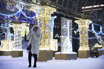 Новогодняя инсталляция на Манежной площади в Москве