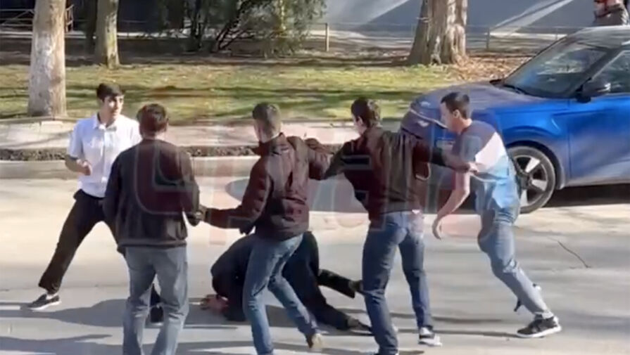 В Анапе студенты устроили потасовку и попали на видео
