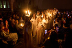 Люди во время шествия ко Дню святой Люсии в&nbsp;Евангелическо-лютеранской церкви Святой Екатерины, Санкт-Петербург, 13&nbsp;декабря 2025&nbsp;года
