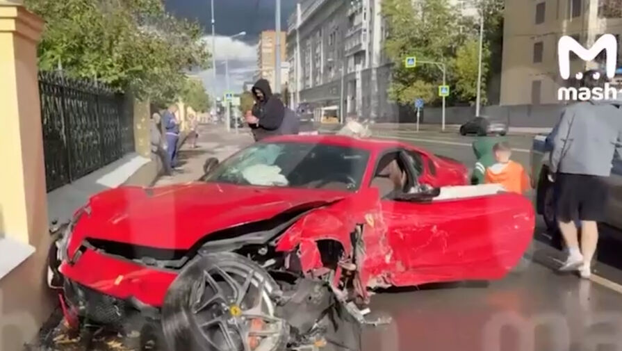 Стало известно, чья Ferrari вдребезги разбилась в центре Москвы